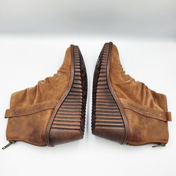 Bionica Destiney Camel Brown Suede Slouch Ankle Wedge Boots Women’s Size 7M - Picture 4 of 9